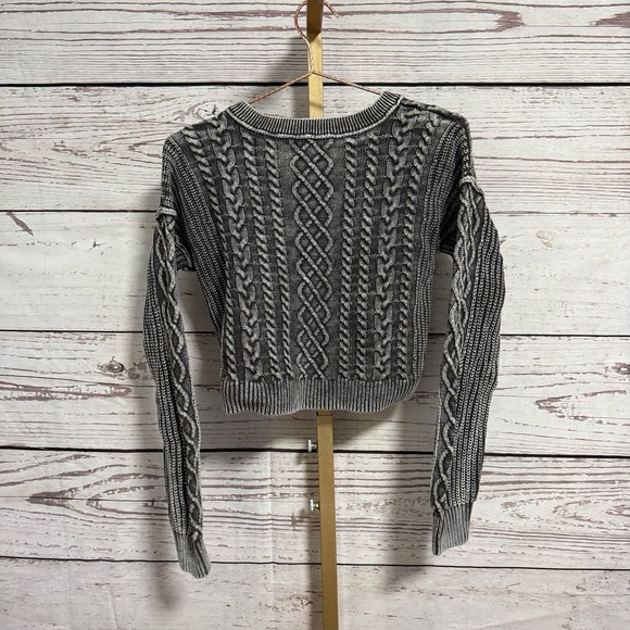 Aeropostale Slouchy Cable-Knit Cropped V-Neck Sweater - Grey Acid Wash - Picture 4 of 9